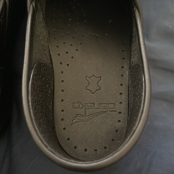 Dansko black leather with flower patterns size 40. - Picture 10 of 12